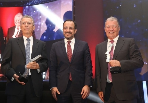 Τιμητική βράβευση στους Πλάτων και Μάριο Ε. Λανίτη από τον Πρόεδρο της Δημοκρατίας στα 10α ΚΕΒΕ Business Leader Awards